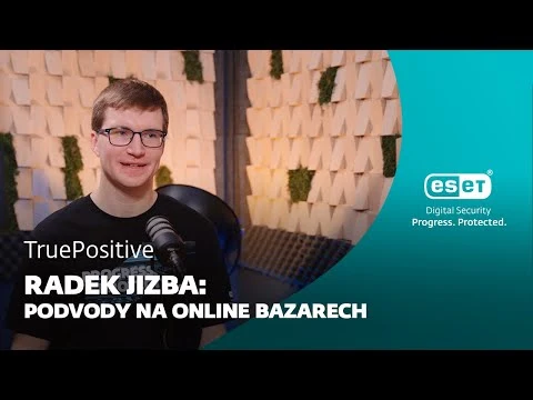 Muž mluví o podvodech na online bazarech.