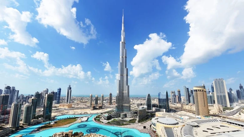 Panoramický pohled na Dubaj s nejvyšší věží světa.