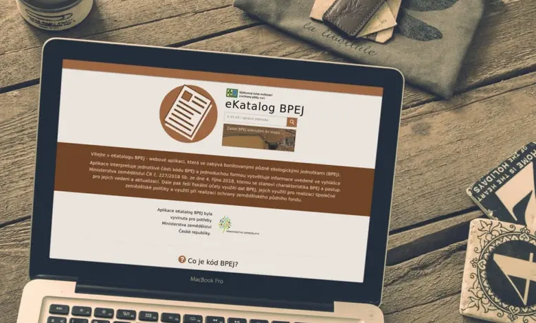 Laptop s otevřeným prohlížečem ukazujícím webovou stránku eKatalogu BPEJ.