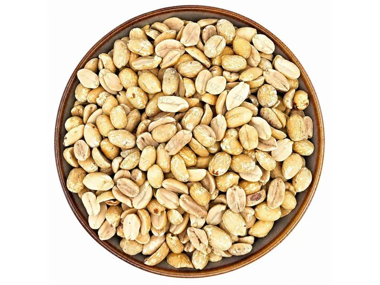 Raw peanuts in bowl