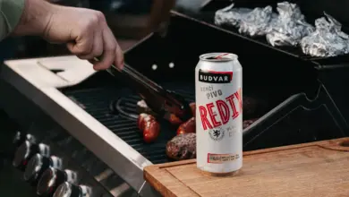 Pivo na grilu s masem, vhodne pro clanky o pivu.