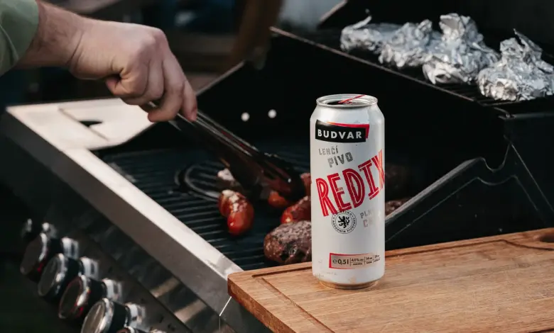 Pivo na grilu s masem, vhodne pro clanky o pivu.