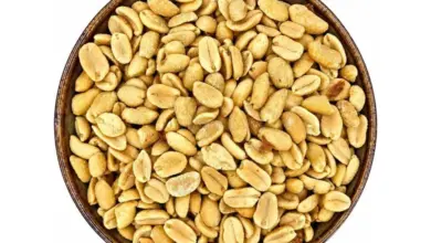 Shelled peanuts in bowl