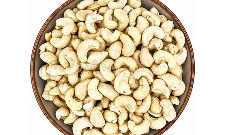Cashew nuts in bowl