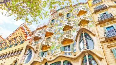 Fasáda domu Casa Batlló od Gaudího v Barceloně.