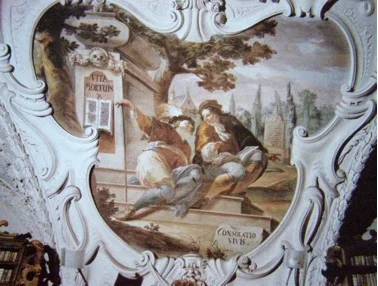Detail barokní fresky s postavami v historickém prostředí.