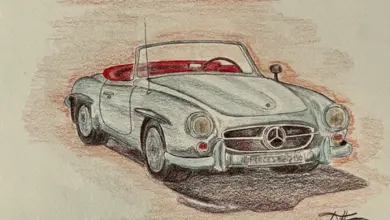 Ručně kreslený konvertibilní automobil značky Mercedes s červeným interiérem.